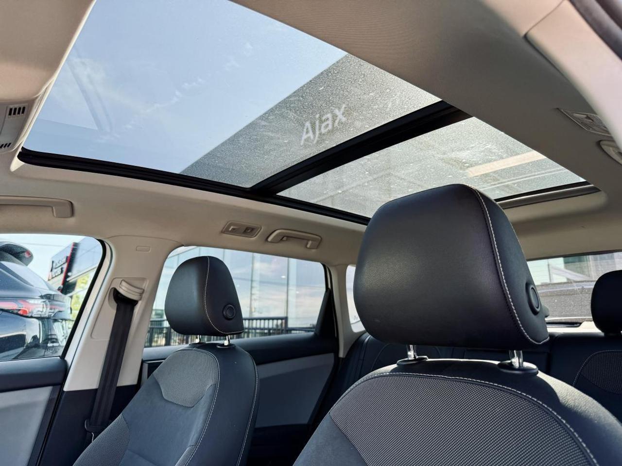 2022 Volkswagen Taos Comfortline 1.5T 8sp at w/ Tip Photo