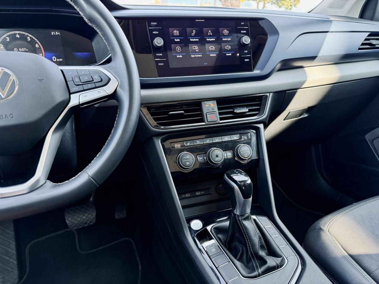 2022 Volkswagen Taos Comfortline 1.5T 8sp at w/ Tip Photo