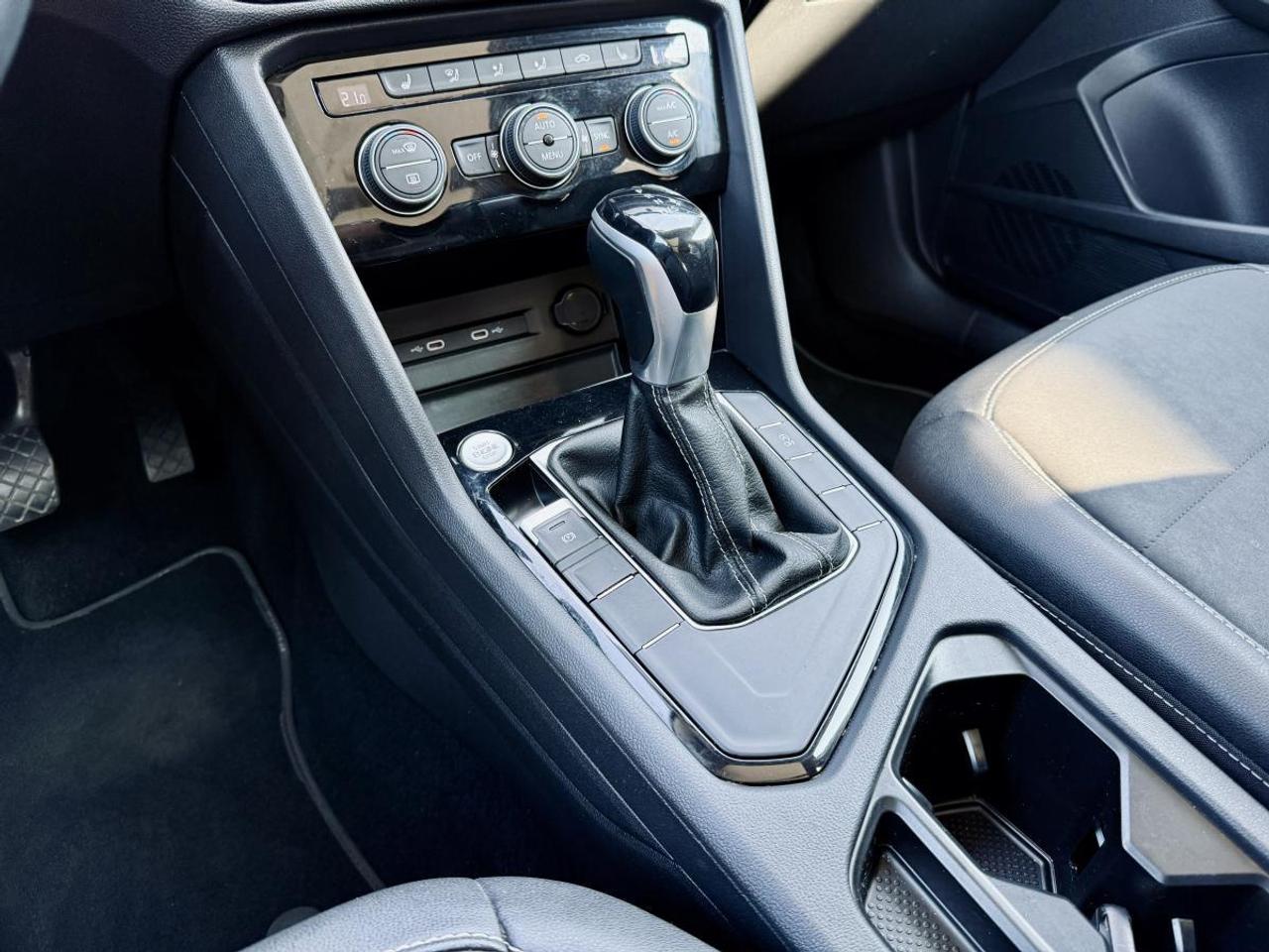 2022 Volkswagen Taos Comfortline 1.5T 8sp at w/ Tip Photo