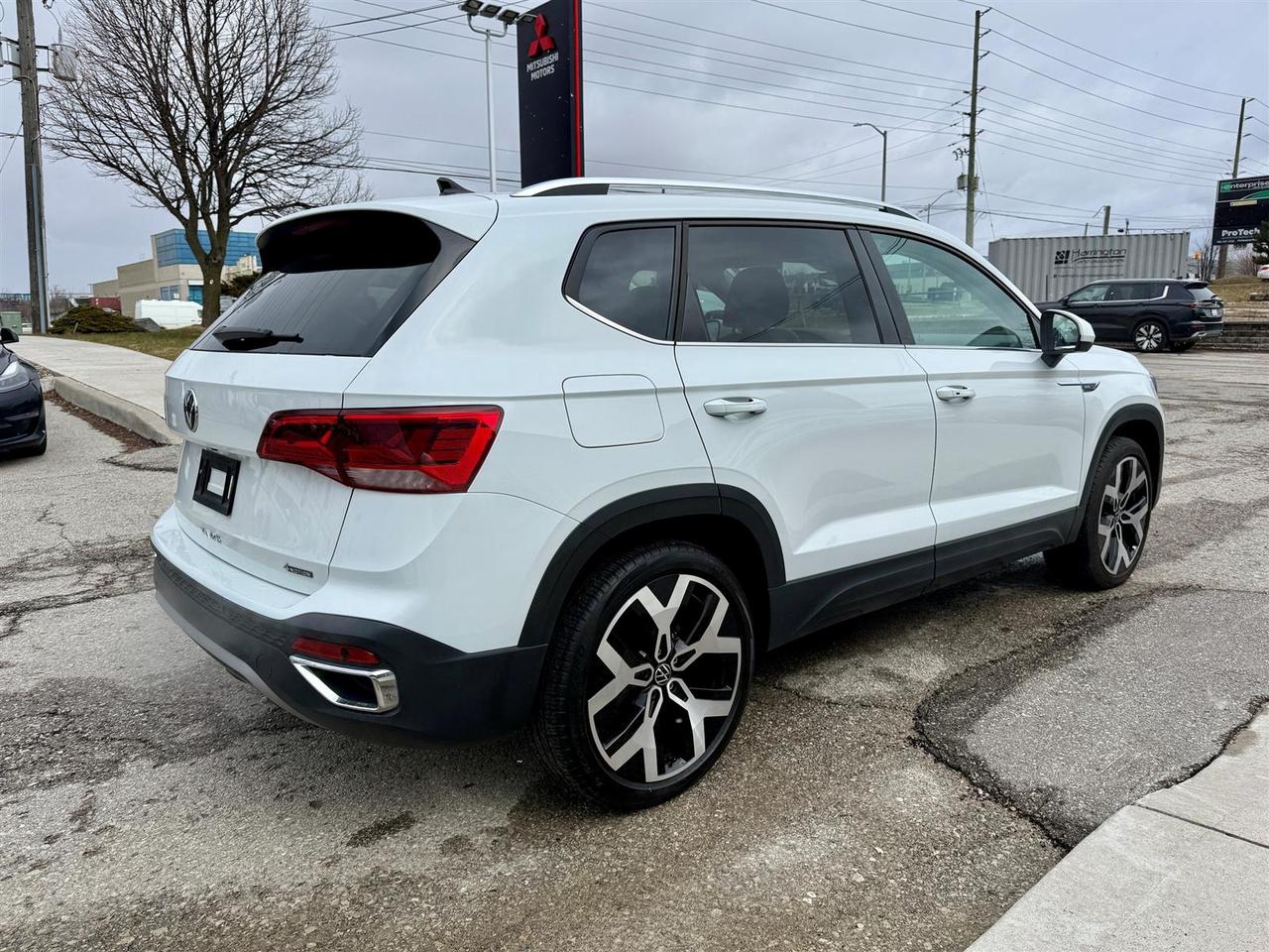 2022 Volkswagen Taos Highline 1.5T 7sp at DSG w/ Tip 4M Photo4