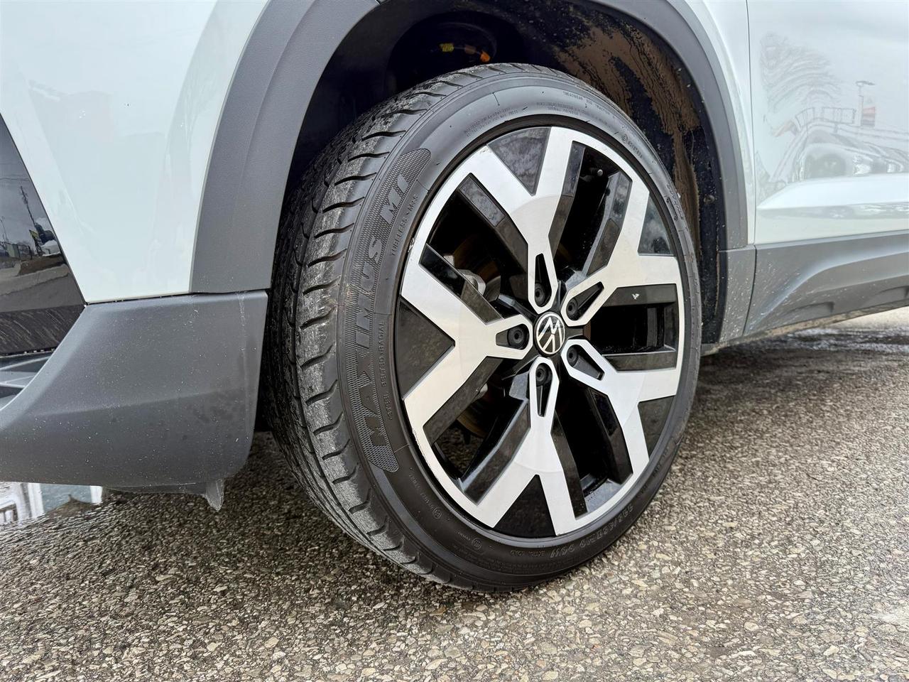 2022 Volkswagen Taos Highline 1.5T 7sp at DSG w/ Tip 4M Photo