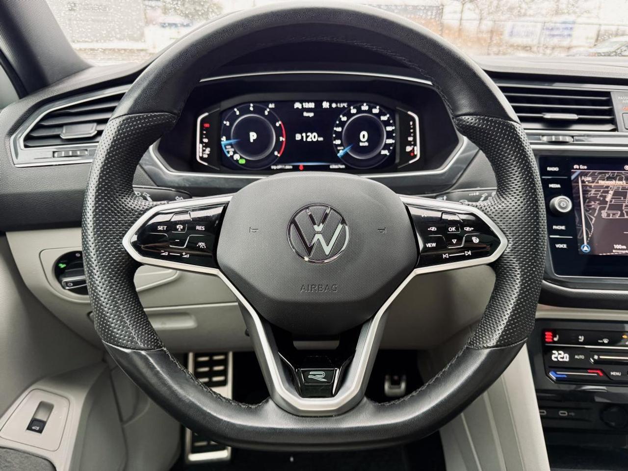 2024 Volkswagen Tiguan Highline R-Line 2.0T 8sp at w/Tip 4M Photo