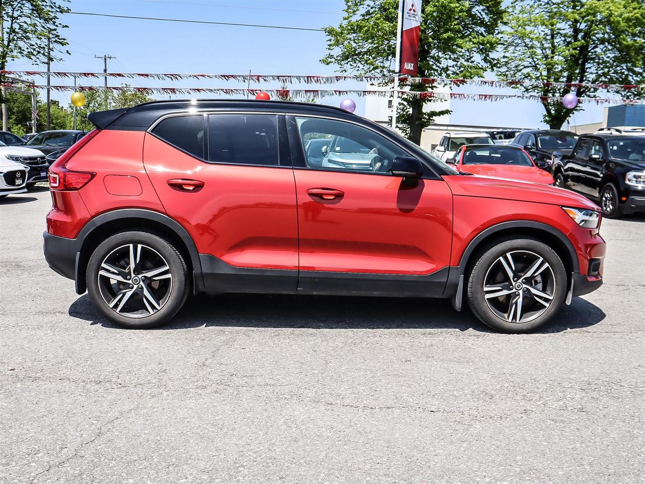 2022 Volvo XC40 T5 AWD Momentum Photo