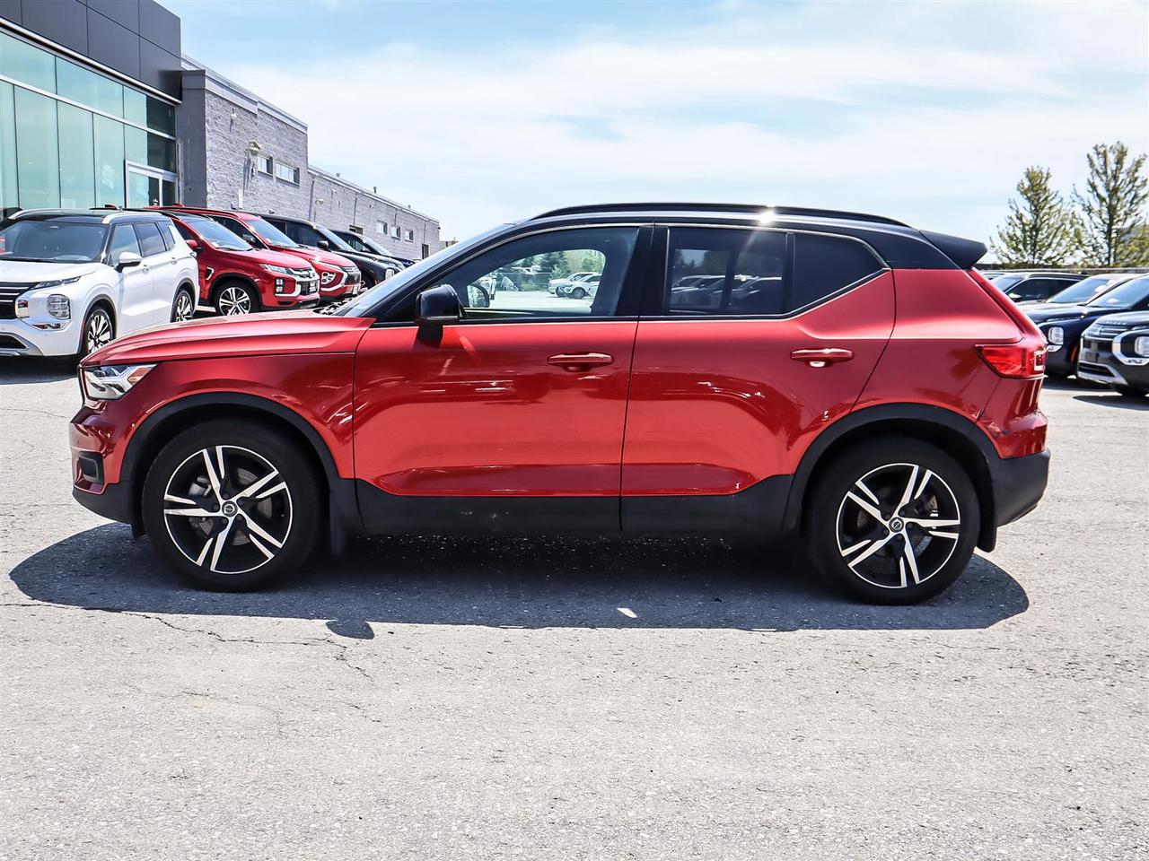 2022 Volvo XC40 T5 AWD Momentum Photo