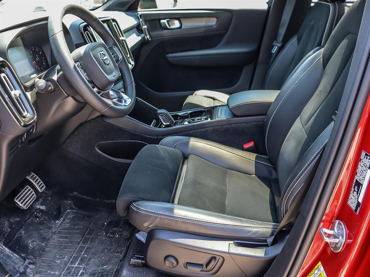 2022 Volvo XC40 T5 AWD Momentum Photo