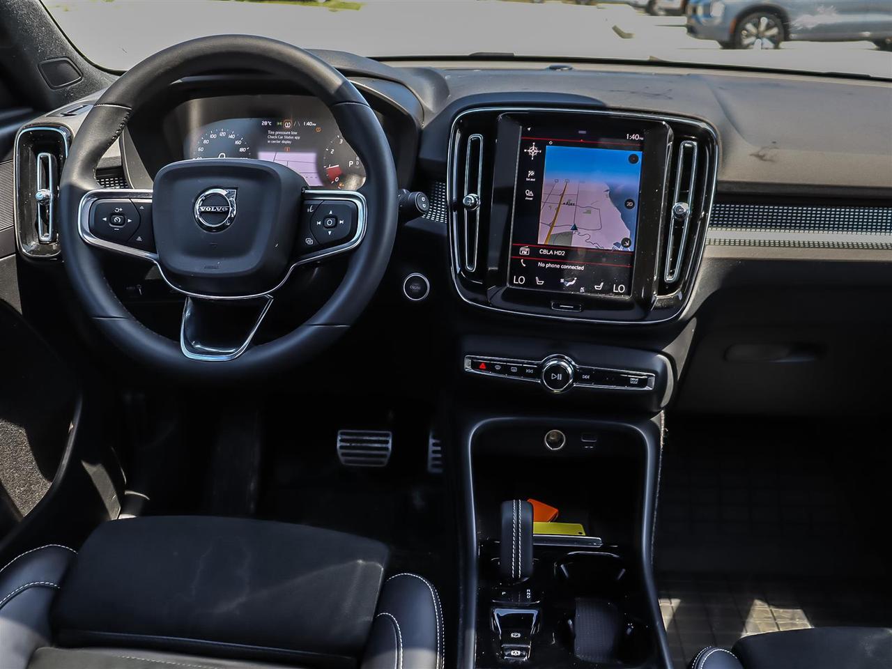 2022 Volvo XC40 T5 AWD Momentum Photo