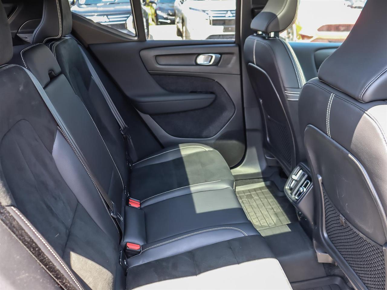 2022 Volvo XC40 T5 AWD Momentum Photo