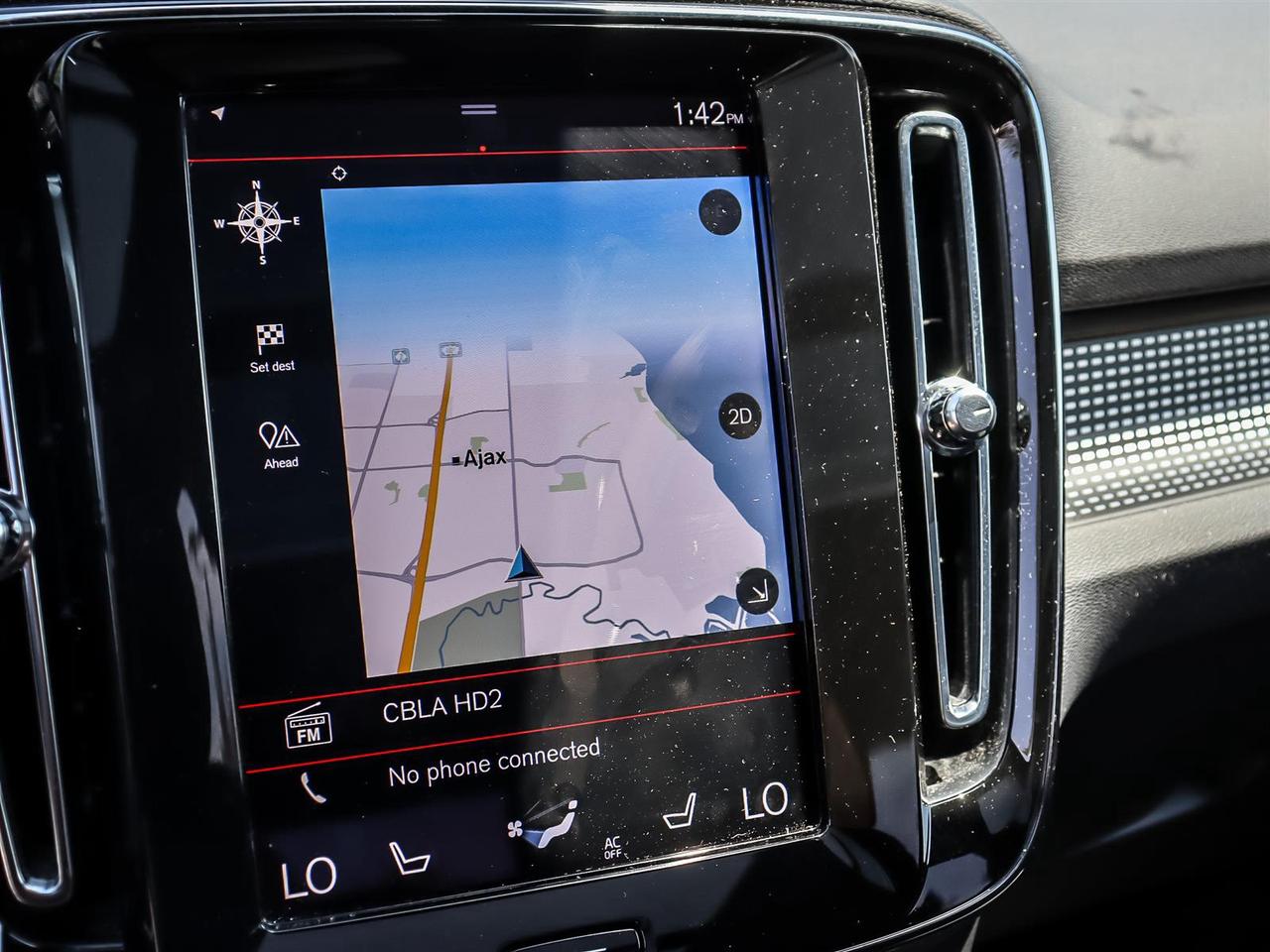 2022 Volvo XC40 T5 AWD Momentum Photo