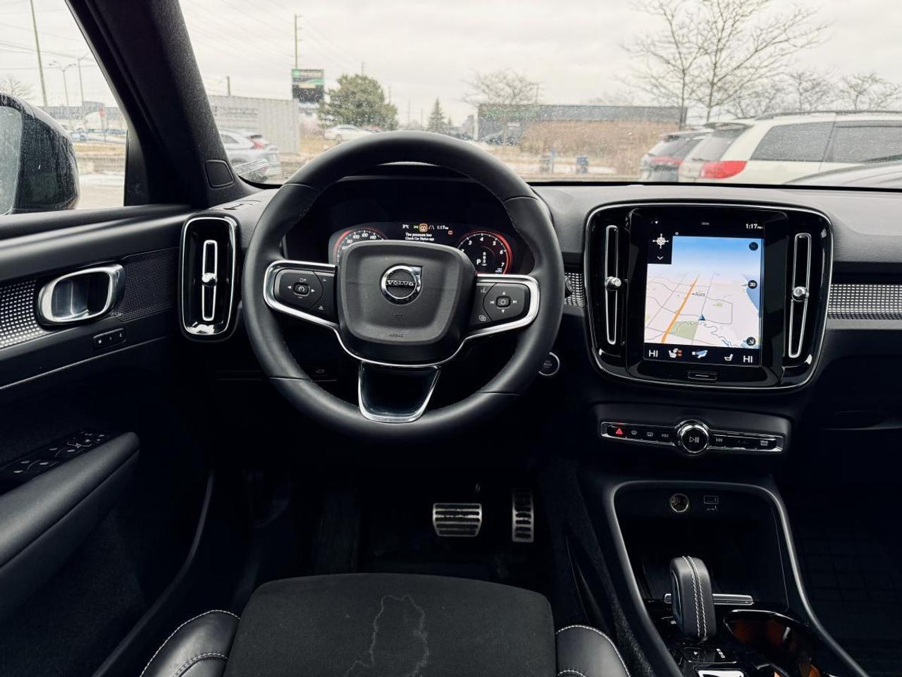2022 Volvo XC40 T5 AWD Momentum Photo