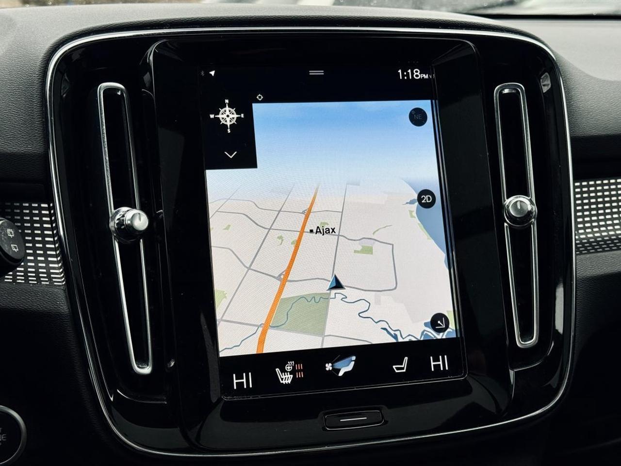 2022 Volvo XC40 T5 AWD Momentum Photo