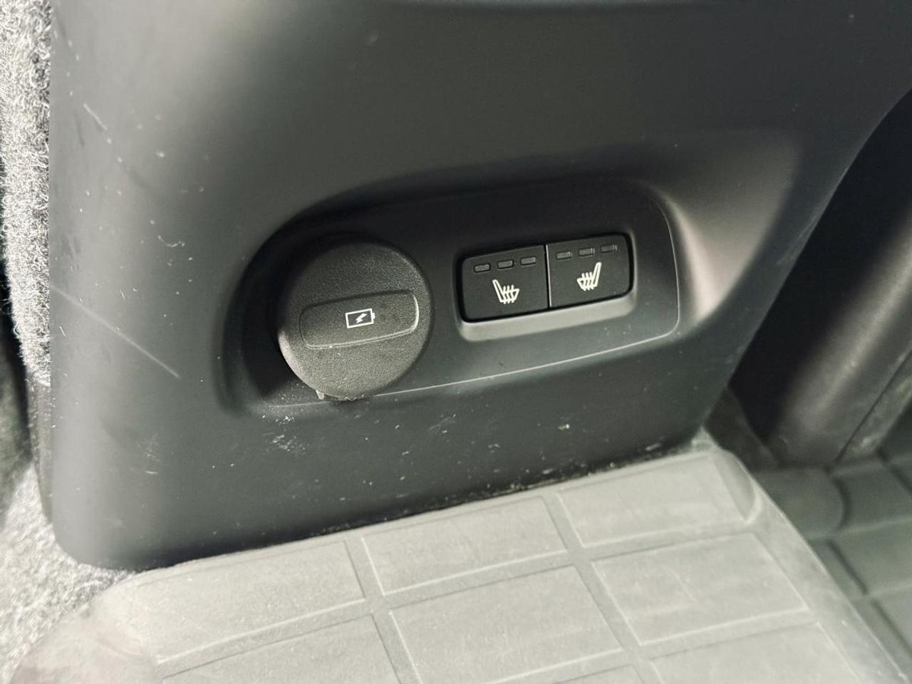 2022 Volvo XC40 T5 AWD Momentum Photo
