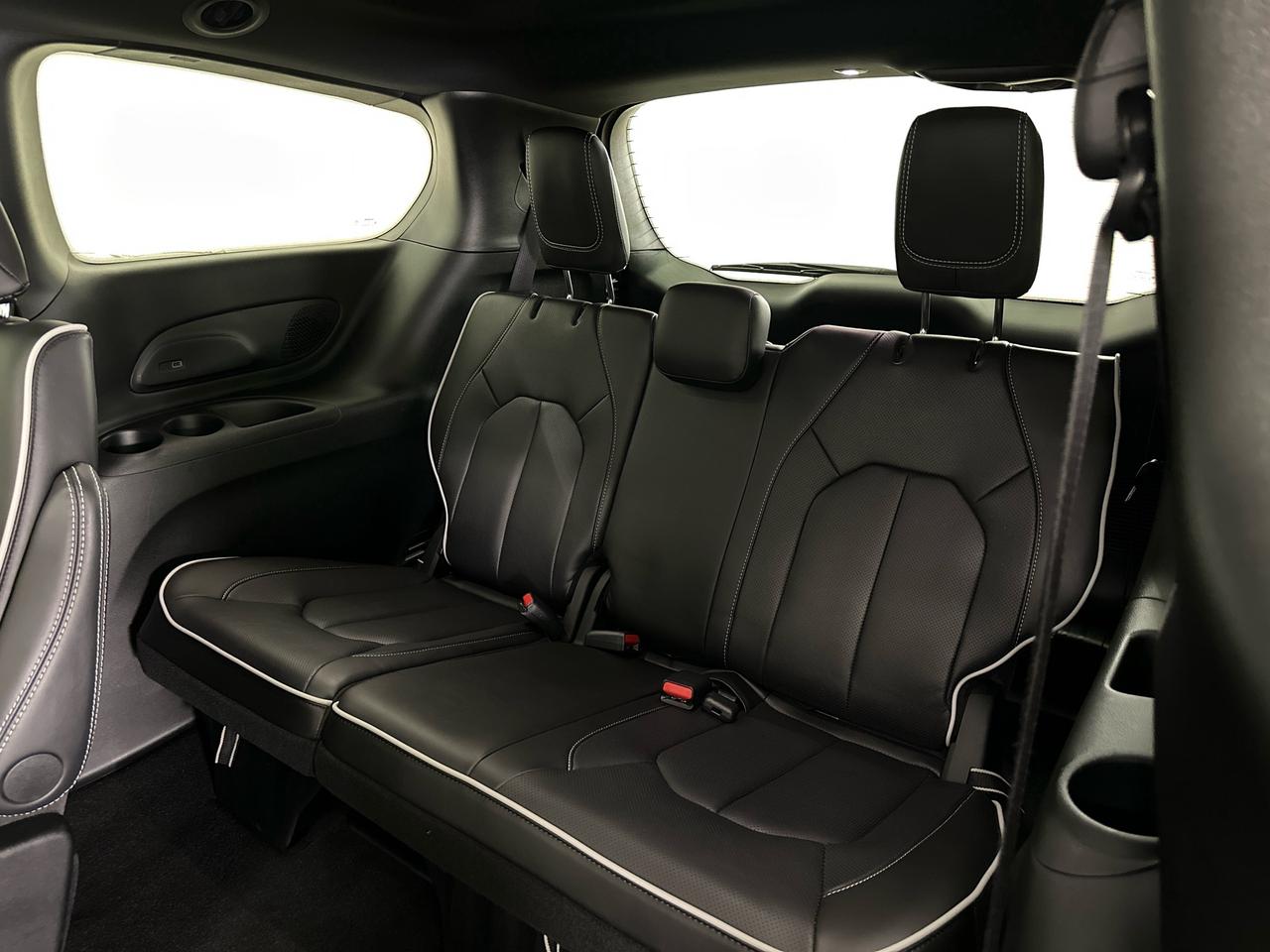 2026 Chrysler Pacifica Limited LIMITED/PANOROOF/LEATHER/14KM/1 OWNER LEASE DIRECT! Photo
