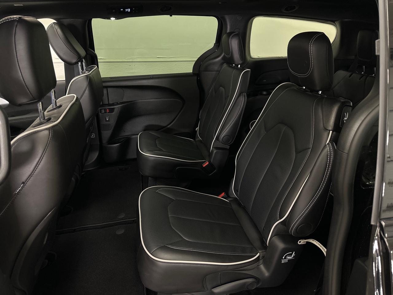 2026 Chrysler Pacifica Limited LIMITED/PANOROOF/LEATHER/14KM/1 OWNER LEASE DIRECT! Photo