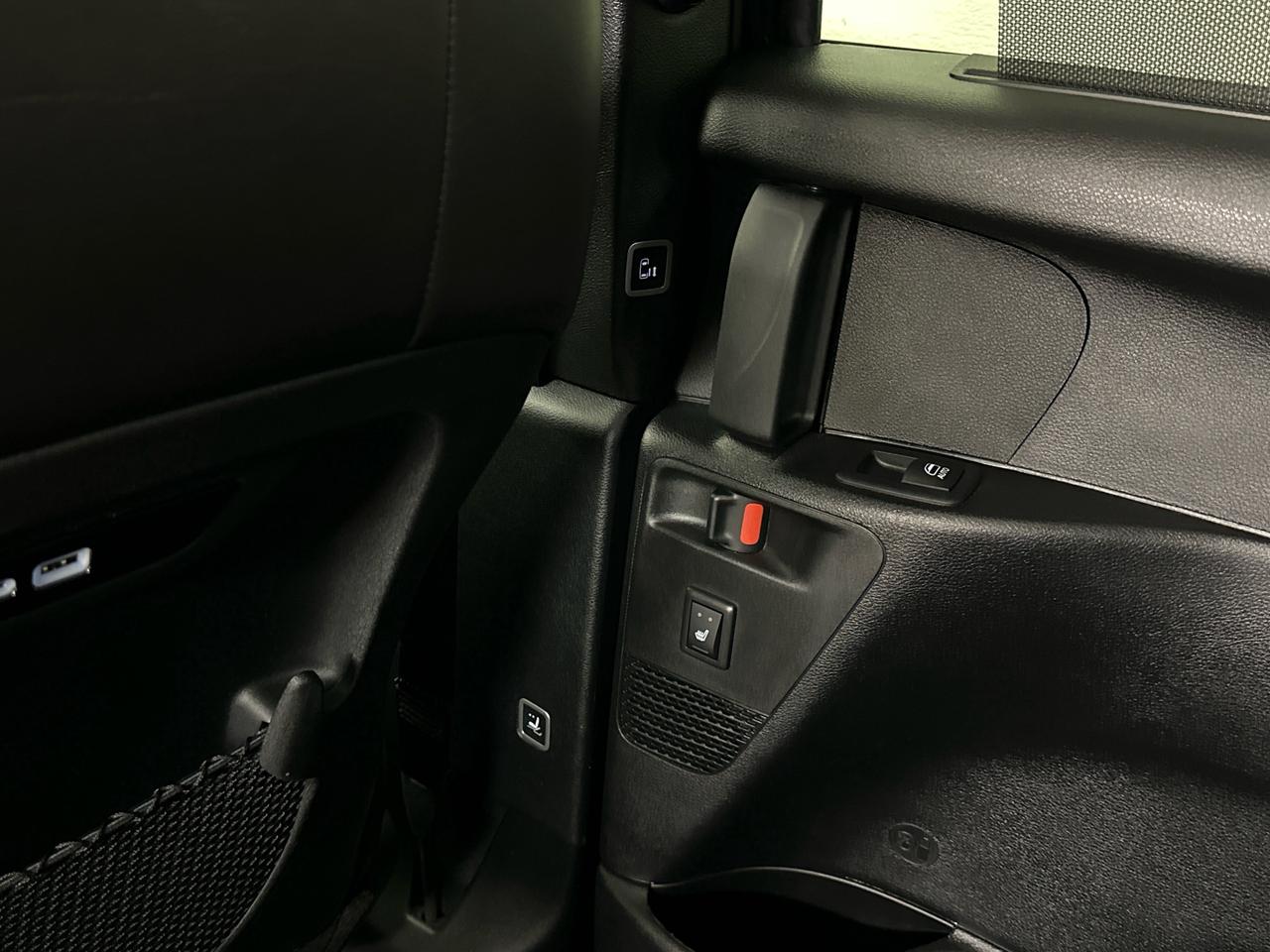 2026 Chrysler Pacifica Limited LIMITED/PANOROOF/LEATHER/14KM/1 OWNER LEASE DIRECT! Photo