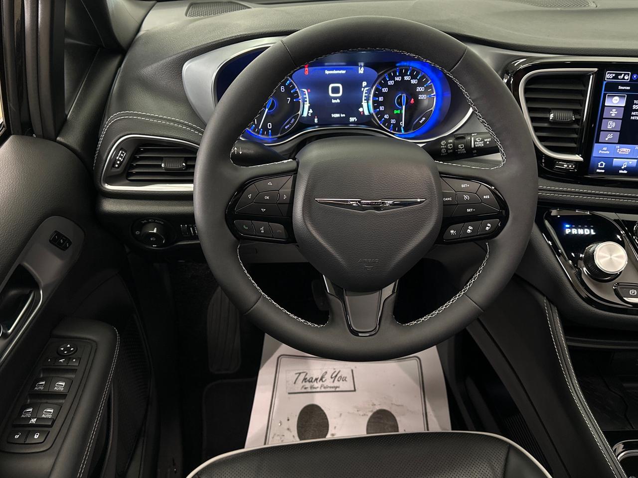 2026 Chrysler Pacifica Limited LIMITED/PANOROOF/LEATHER/14KM/1 OWNER LEASE DIRECT! Photo