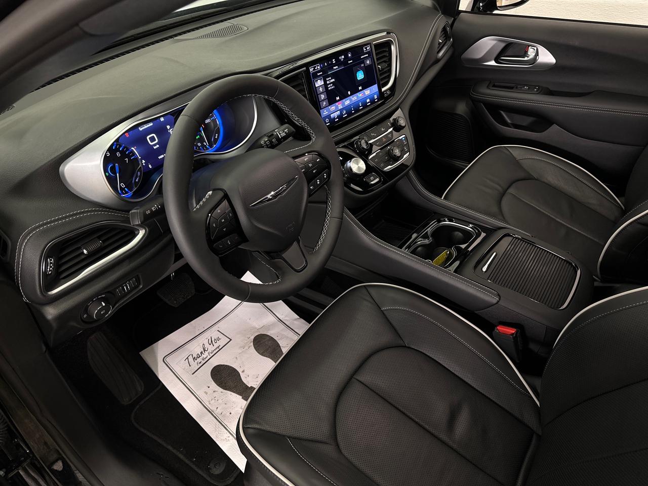 2026 Chrysler Pacifica Limited LIMITED/PANOROOF/LEATHER/14KM/1 OWNER LEASE DIRECT! Photo