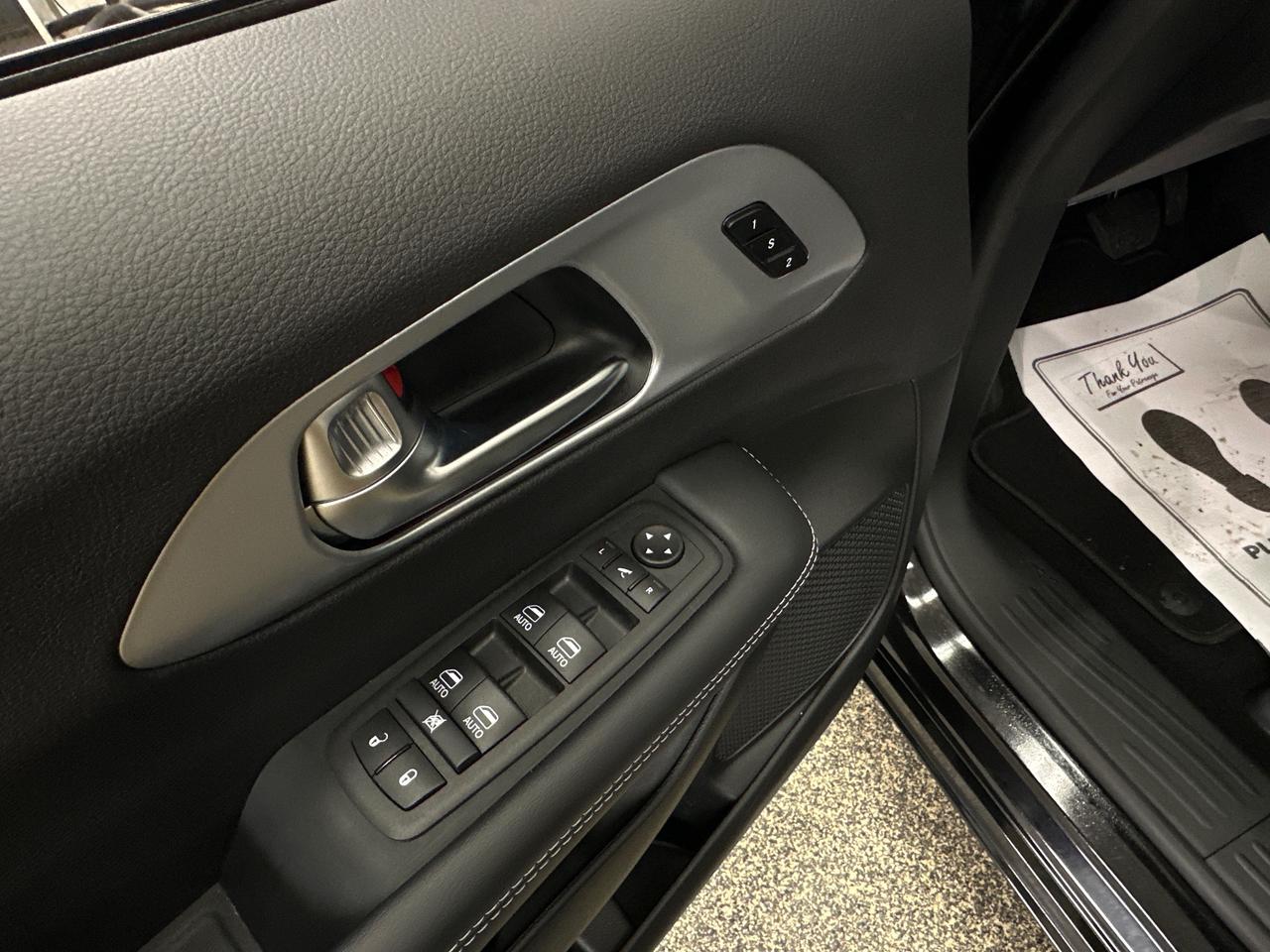 2026 Chrysler Pacifica Limited LIMITED/PANOROOF/LEATHER/14KM/1 OWNER LEASE DIRECT! Photo