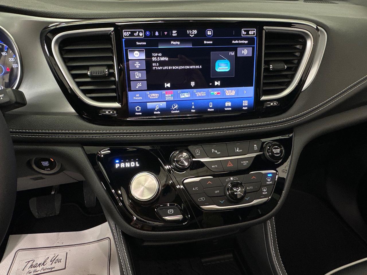 2026 Chrysler Pacifica Limited LIMITED/PANOROOF/LEATHER/14KM/1 OWNER LEASE DIRECT! Photo