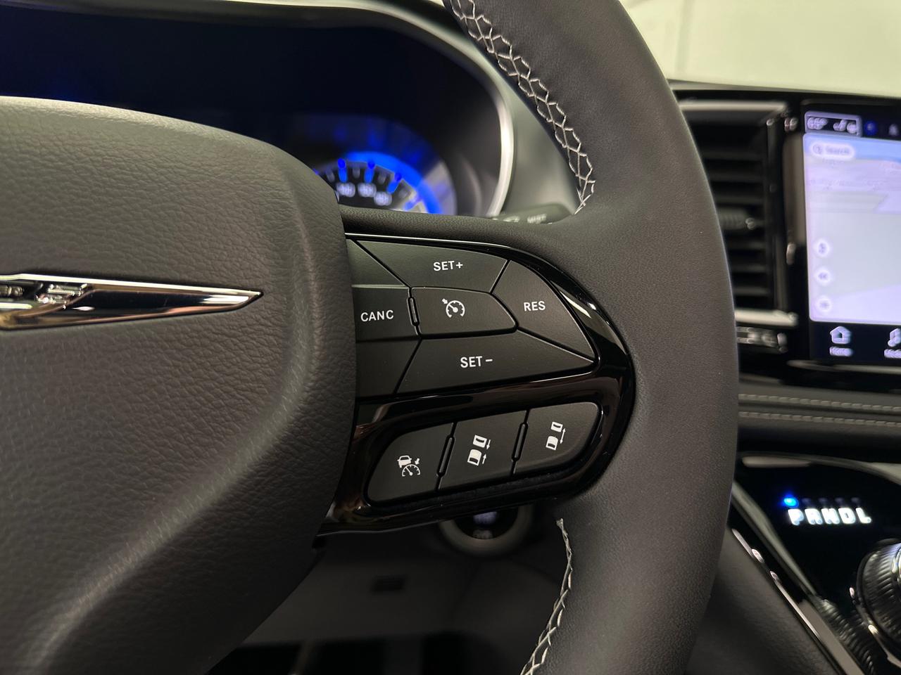 2026 Chrysler Pacifica Limited LIMITED/PANOROOF/LEATHER/14KM/1 OWNER LEASE DIRECT! Photo