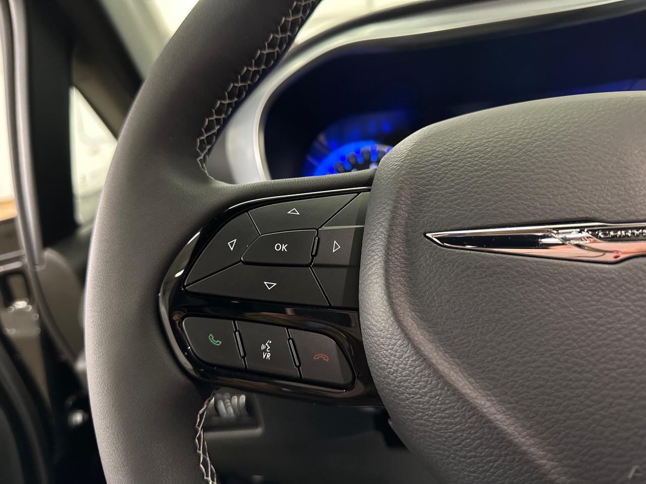 2026 Chrysler Pacifica Limited LIMITED/PANOROOF/LEATHER/14KM/1 OWNER LEASE DIRECT! Photo