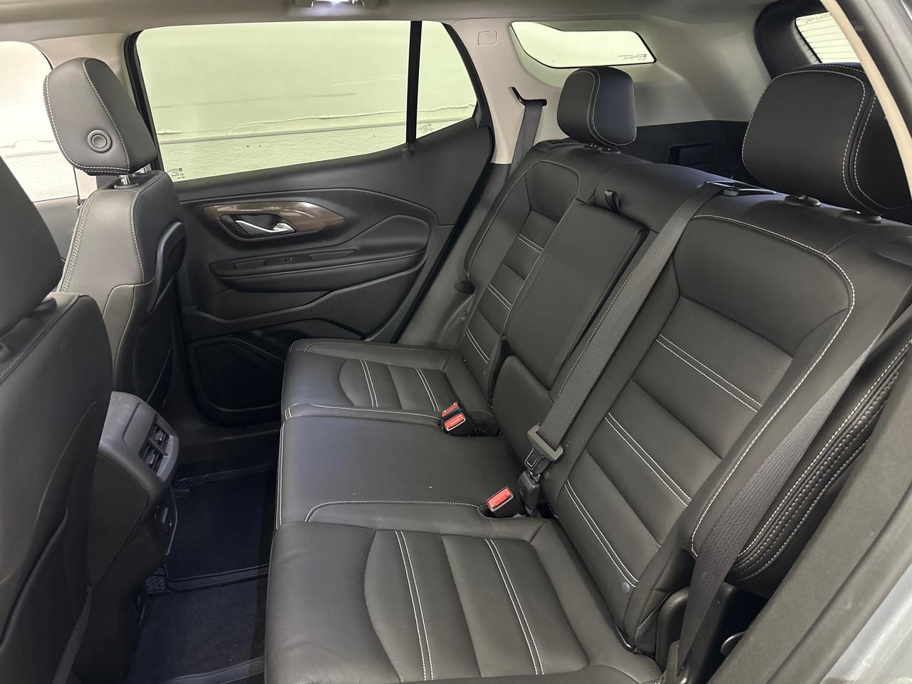 2024 GMC Terrain Denali DENALI/AWD/PANOROOF/LEATHER/NAVI/OFF 1 OWNER GM LEASE! Photo