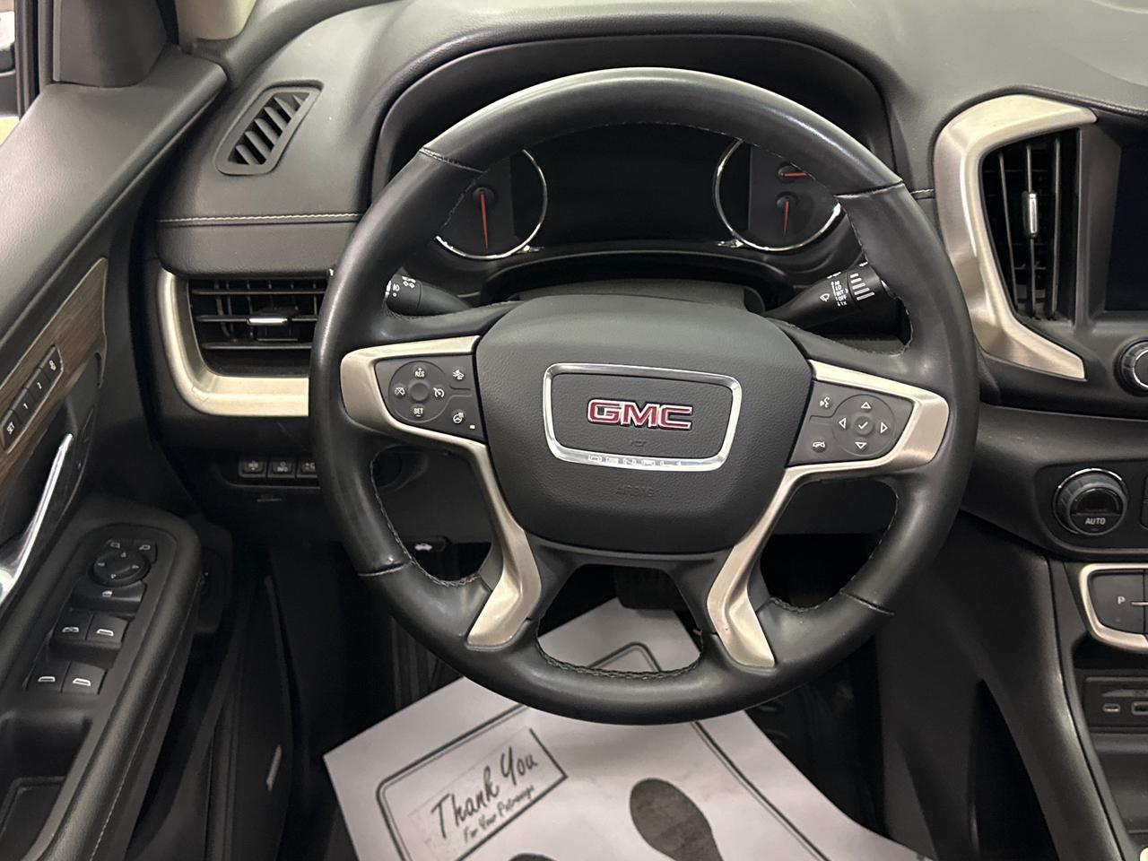 2024 GMC Terrain Denali DENALI/AWD/PANOROOF/LEATHER/NAVI/OFF 1 OWNER GM LEASE! Photo