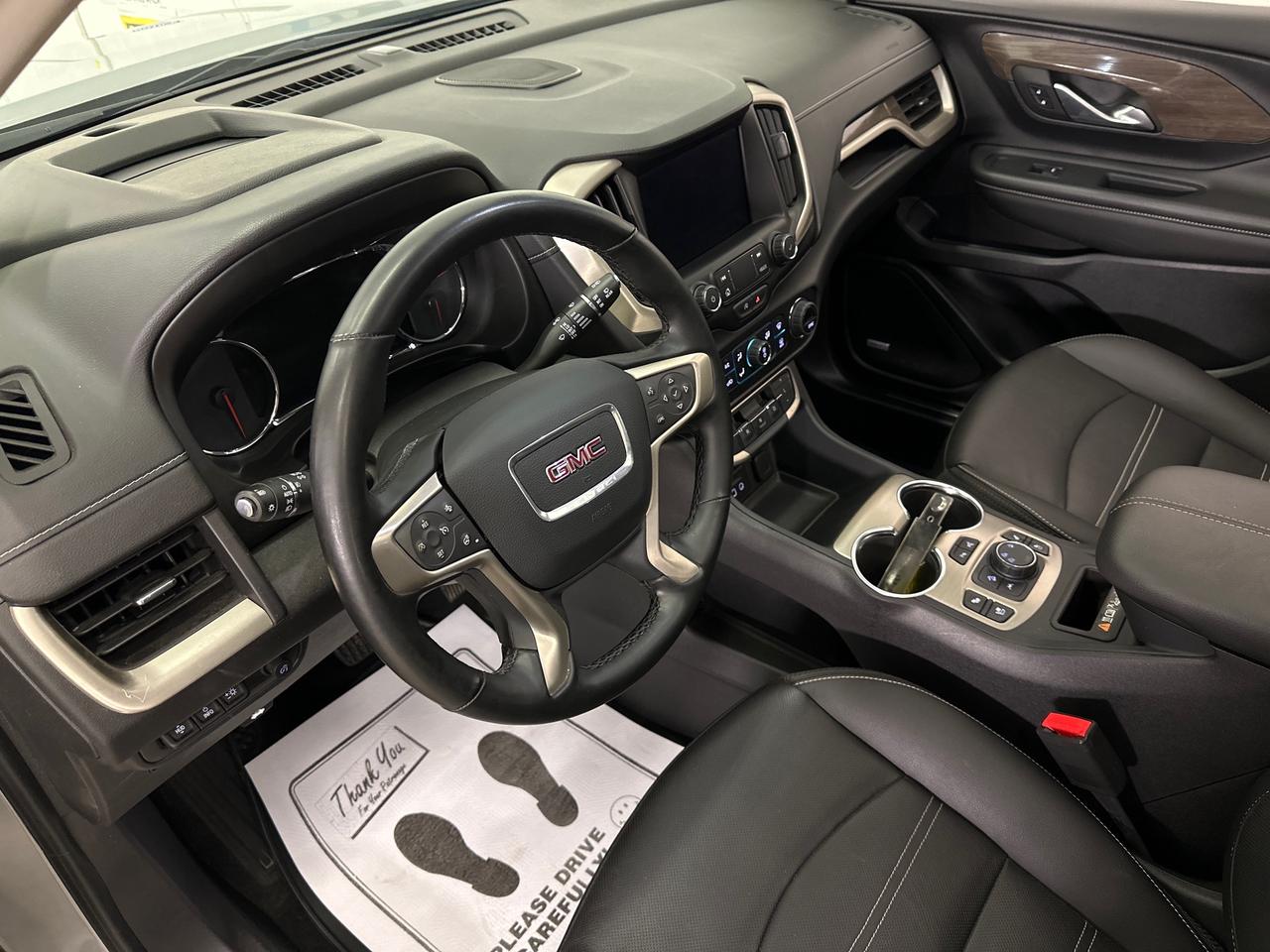 2024 GMC Terrain Denali DENALI/AWD/PANOROOF/LEATHER/NAVI/OFF 1 OWNER GM LEASE! Photo