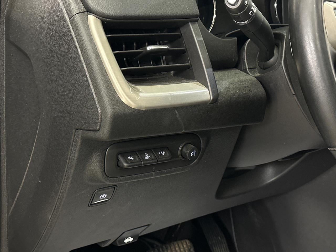 2024 GMC Terrain Denali DENALI/AWD/PANOROOF/LEATHER/NAVI/OFF 1 OWNER GM LEASE! Photo
