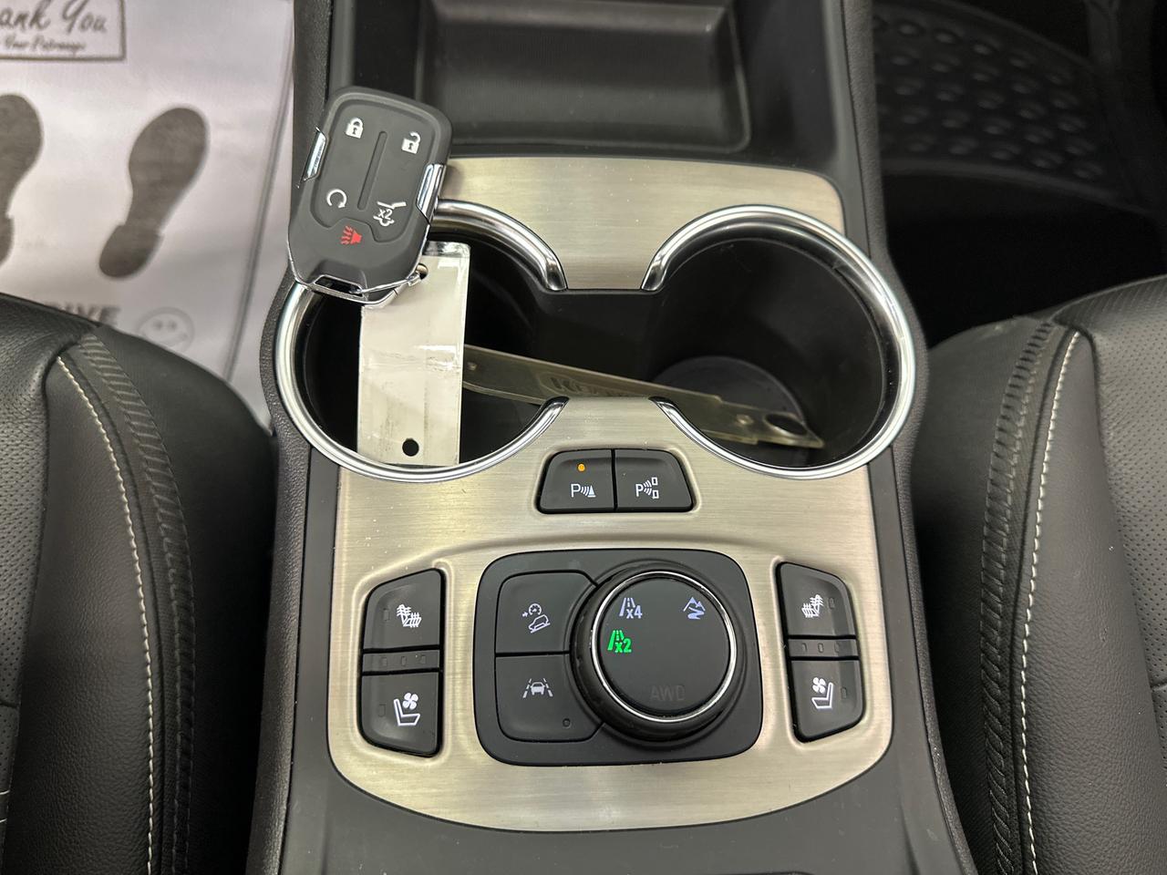 2024 GMC Terrain Denali DENALI/AWD/PANOROOF/LEATHER/NAVI/OFF 1 OWNER GM LEASE! Photo