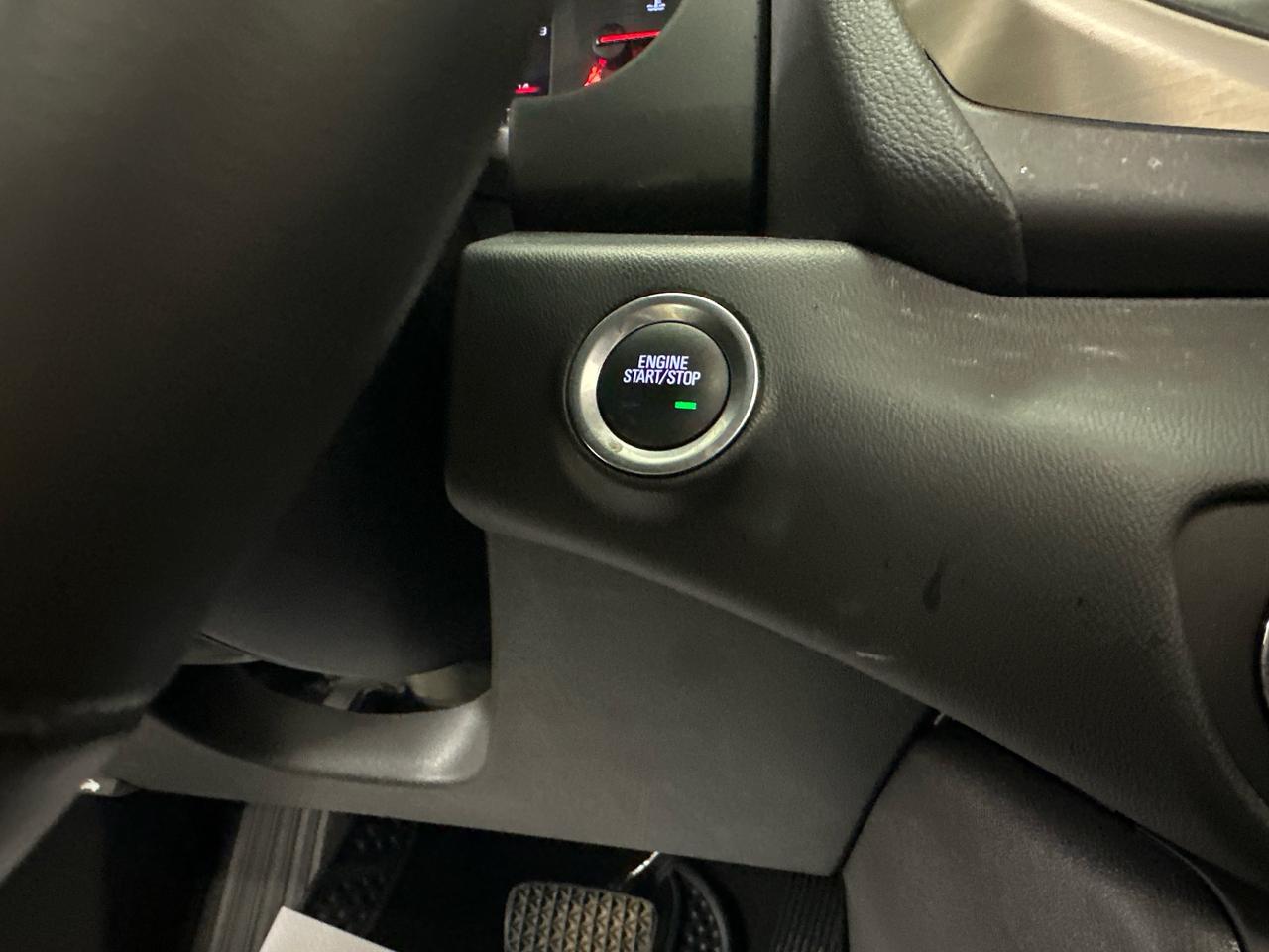 2024 GMC Terrain Denali DENALI/AWD/PANOROOF/LEATHER/NAVI/OFF 1 OWNER GM LEASE! Photo