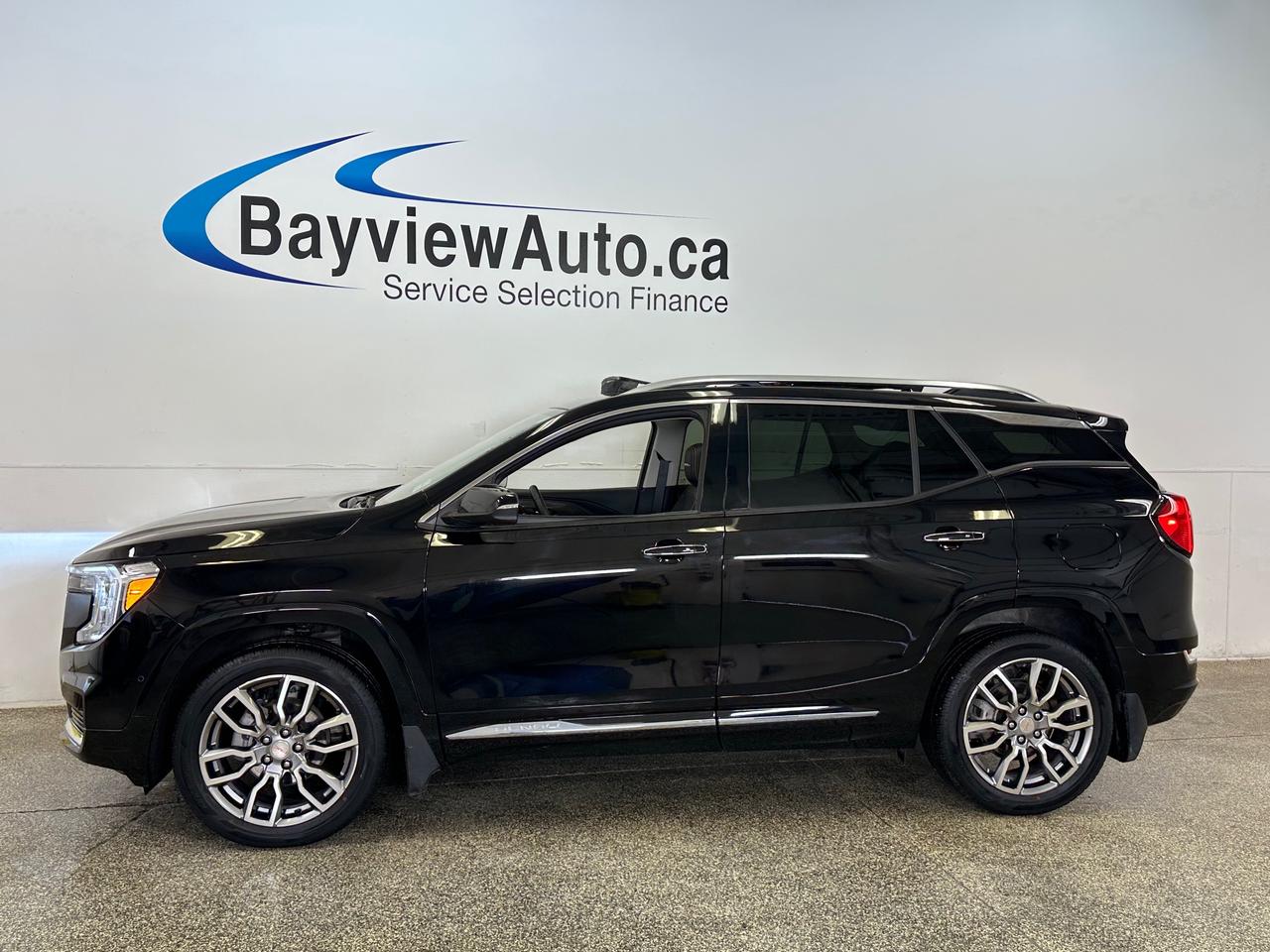 2024 GMC Terrain Denali DENALI/AWD/PANOROOF/LEATHER/NAVI/33KM/OFF 1 OWNER LEASE! Photo