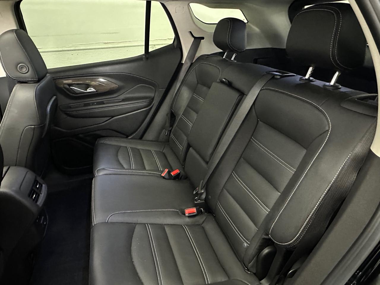 2024 GMC Terrain Denali DENALI/AWD/PANOROOF/LEATHER/NAVI/33KM/OFF 1 OWNER LEASE! Photo