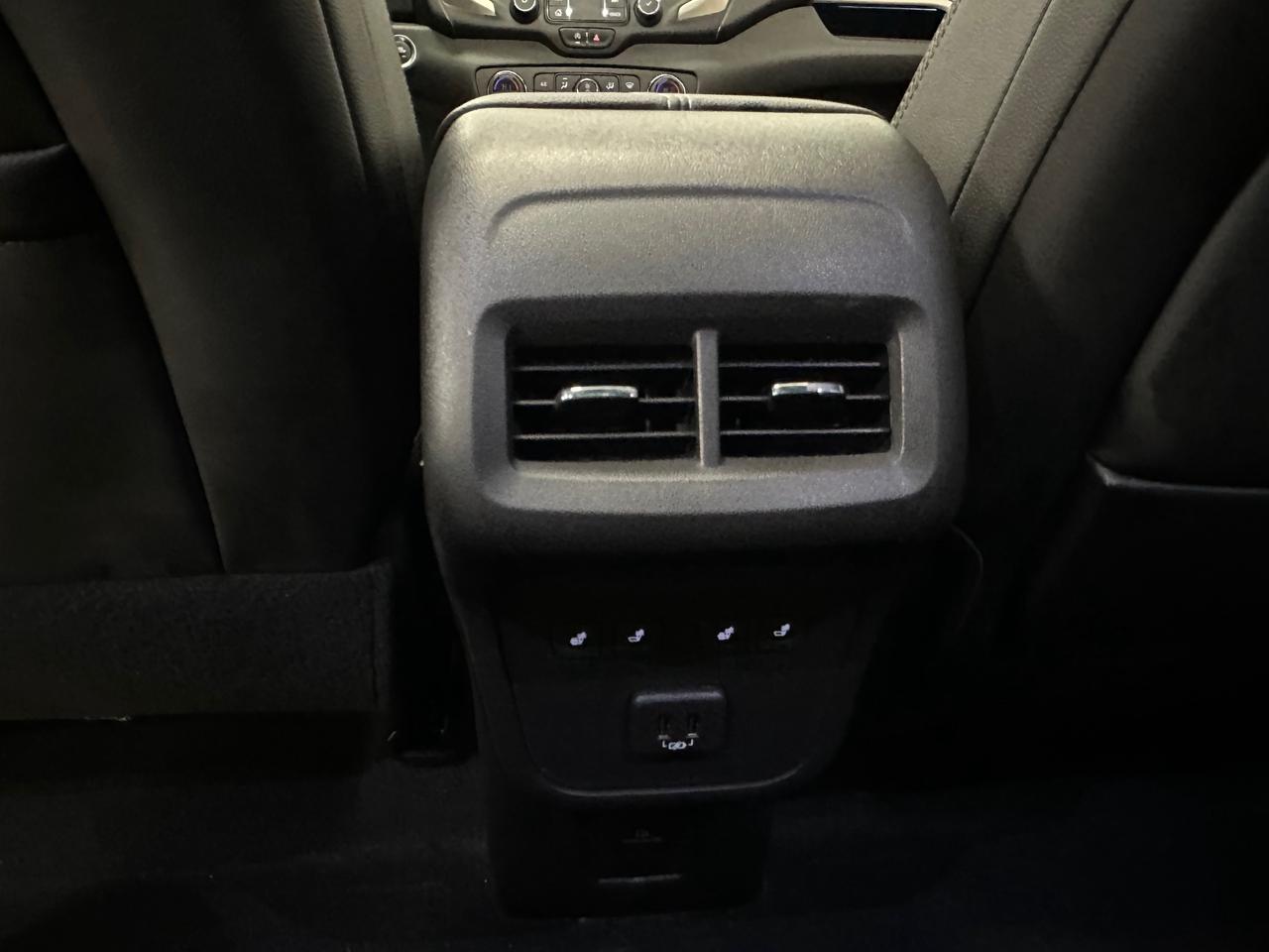 2024 GMC Terrain Denali DENALI/AWD/PANOROOF/LEATHER/NAVI/33KM/OFF 1 OWNER LEASE! Photo