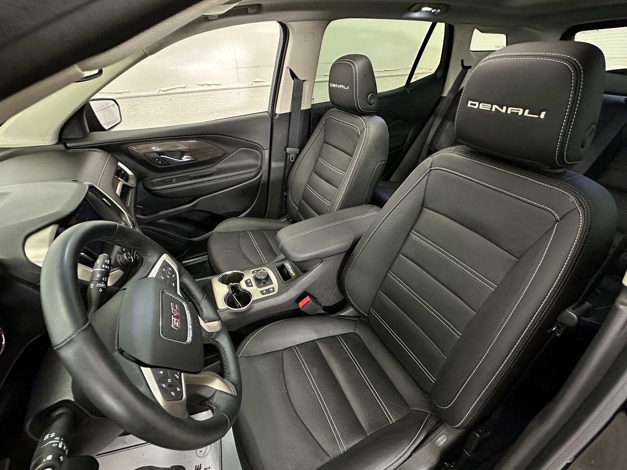 2024 GMC Terrain Denali DENALI/AWD/PANOROOF/LEATHER/NAVI/33KM/OFF 1 OWNER LEASE! Photo