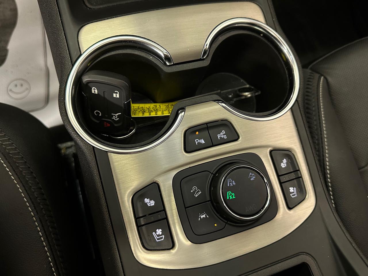 2024 GMC Terrain Denali DENALI/AWD/PANOROOF/LEATHER/NAVI/33KM/OFF 1 OWNER LEASE! Photo