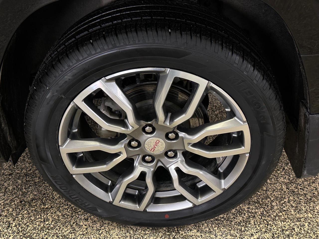 2024 GMC Terrain Denali DENALI/AWD/PANOROOF/LEATHER/NAVI/33KM/OFF 1 OWNER LEASE! Photo