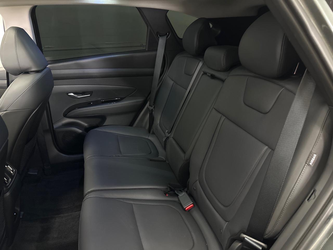 2026 Hyundai Tucson Preferred w/Trend Package PREFERRED/TREND PKG/AWD/LEATHER/PANOROOF/6800KM/1 OWNER! Photo