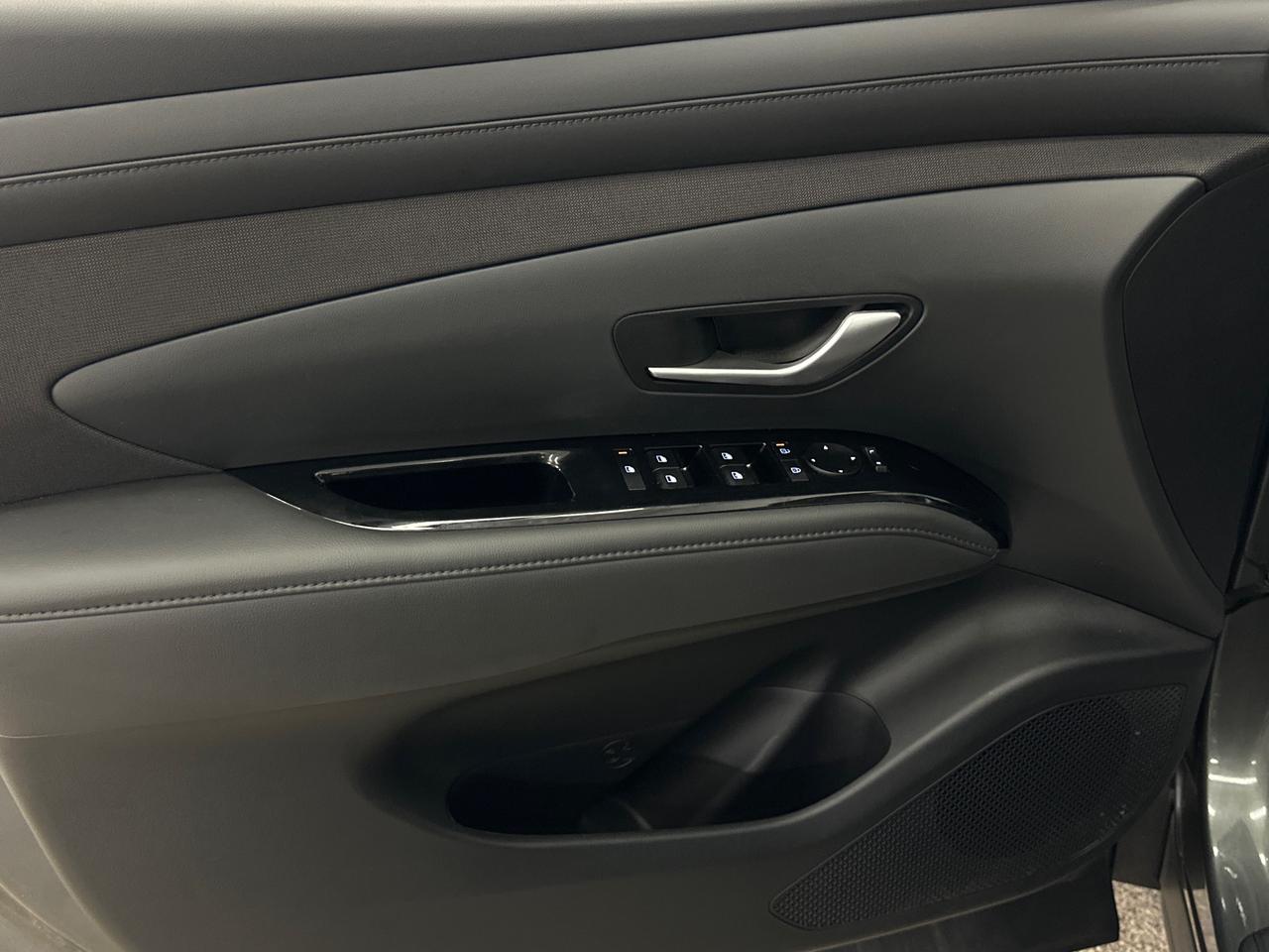 2026 Hyundai Tucson Preferred w/Trend Package PREFERRED/TREND PKG/AWD/LEATHER/PANOROOF/6800KM/1 OWNER! Photo