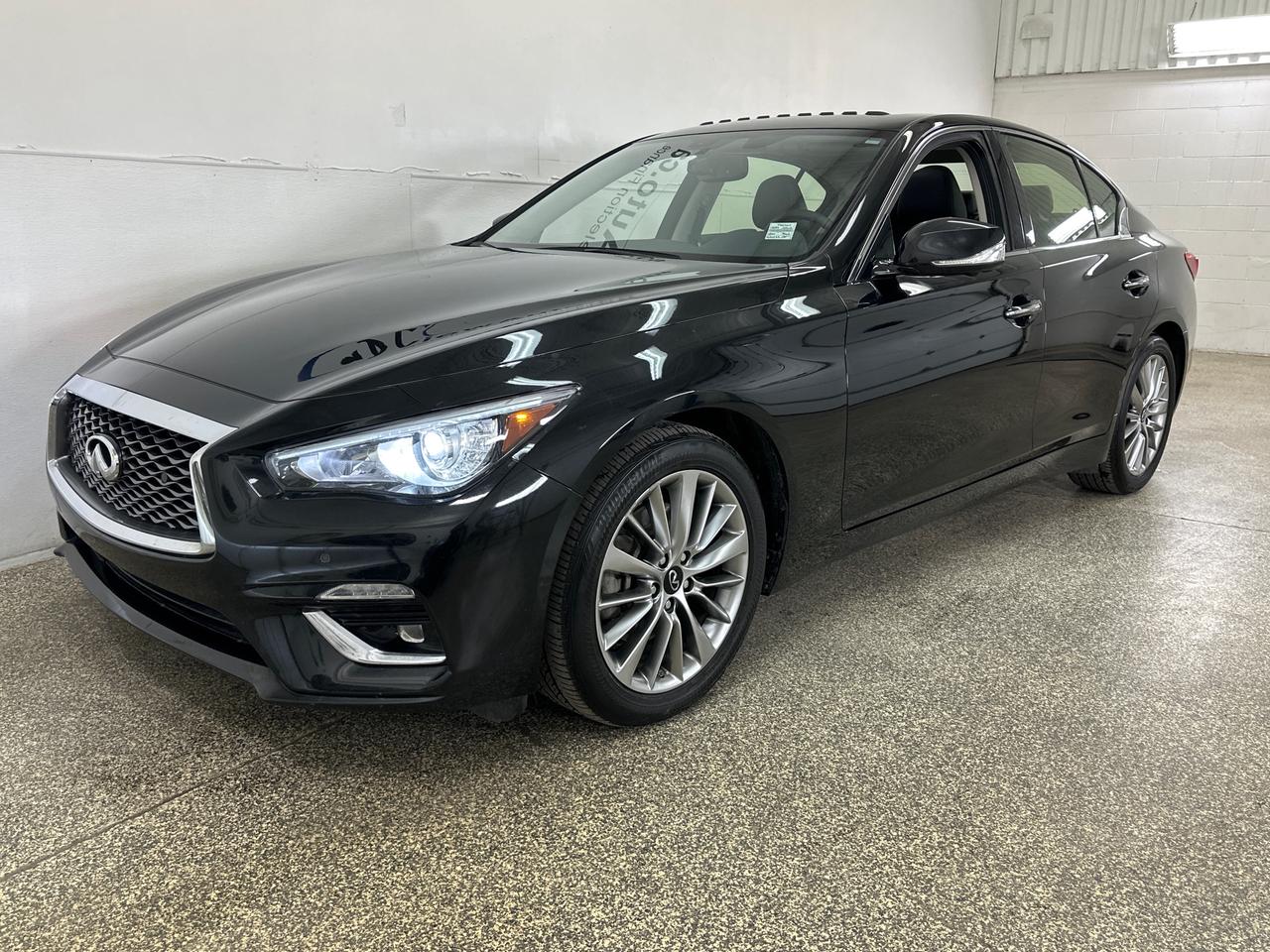 2024 Infiniti Q50 Luxe LUXE/AWD/LEATHER/ROOF/NAVI/28KM/OFF 1 OWNER LEASE! Photo