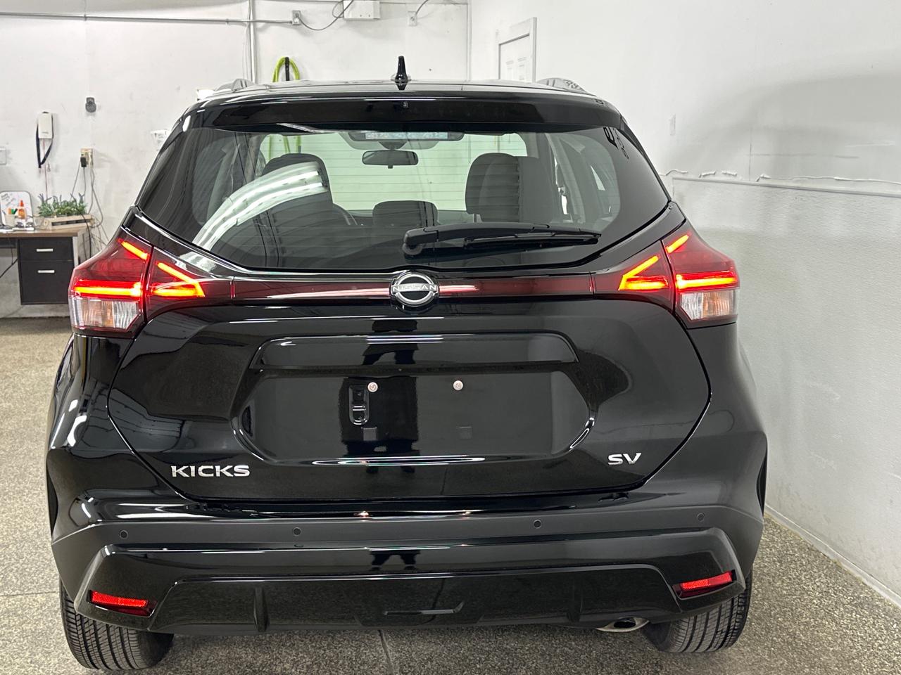 2024 Nissan Kicks SV/AUTO/AC/POWER GROUP/ALLOYS/16KM! Photo