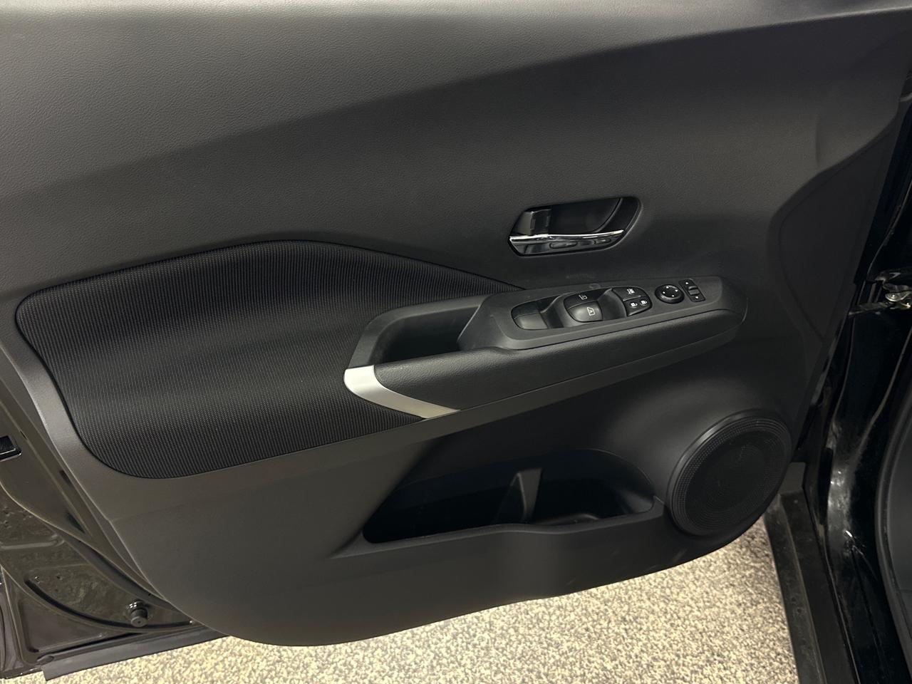 2024 Nissan Kicks SV/AUTO/AC/POWER GROUP/ALLOYS/16KM! Photo