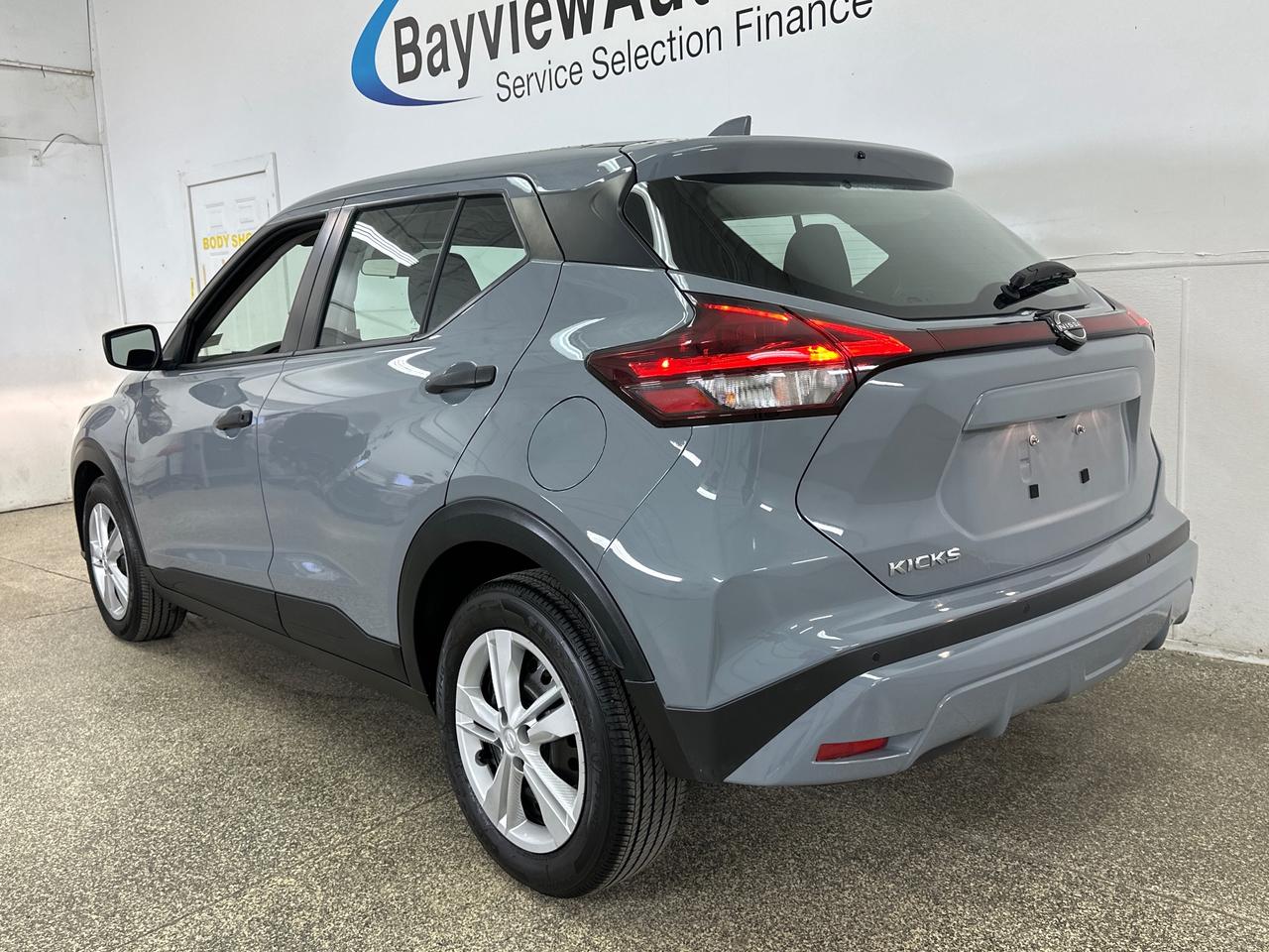 2024 Nissan Kicks S/16KM/AUTO/AC/POWER GROUP/OFF NISSAN LEASE! Photo