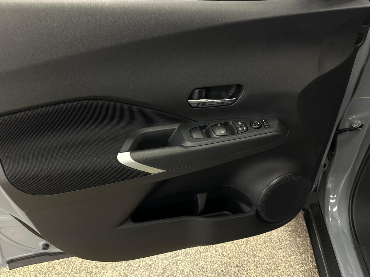 2024 Nissan Kicks SV/11500KM/OFF 1 OWNER NISSAN LEASE! Photo