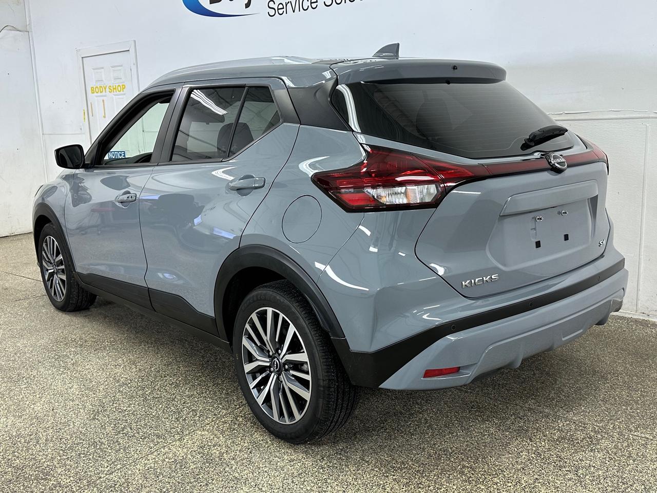 2024 Nissan Kicks SV/11KM/OFF 1 OWNER LEASE! Photo