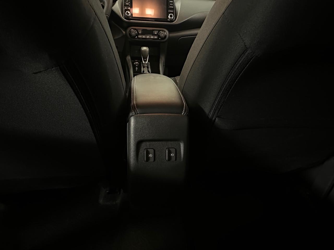 2024 Nissan Kicks SV/11KM/OFF 1 OWNER LEASE! Photo