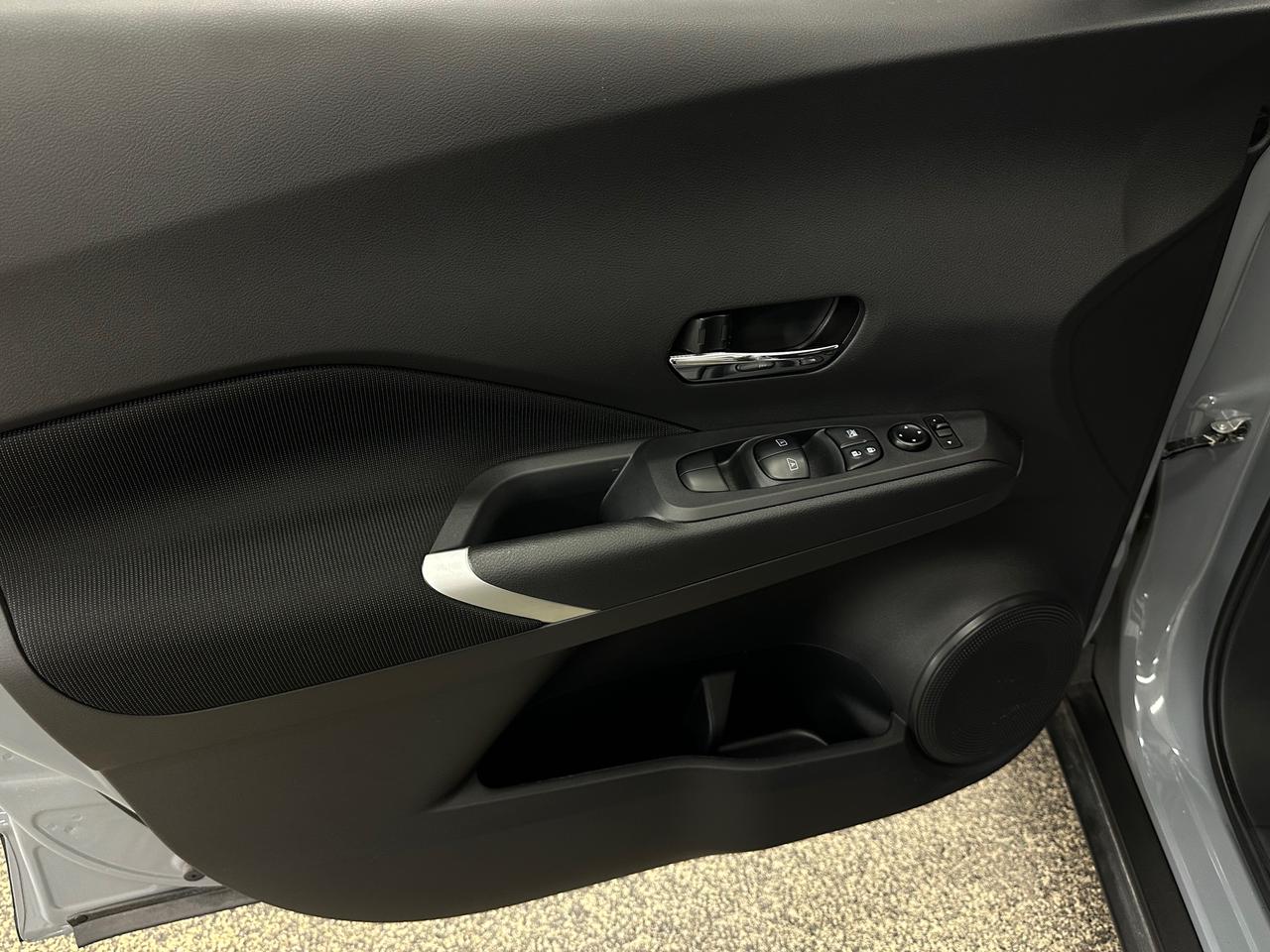 2024 Nissan Kicks SV/11KM/OFF 1 OWNER LEASE! Photo