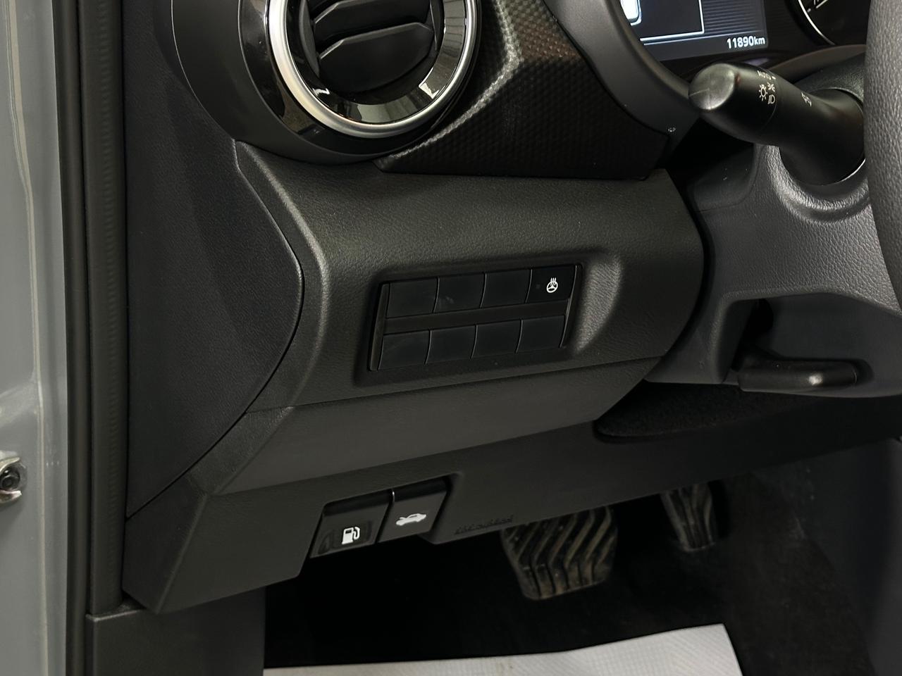2024 Nissan Kicks SV/11KM/OFF 1 OWNER LEASE! Photo