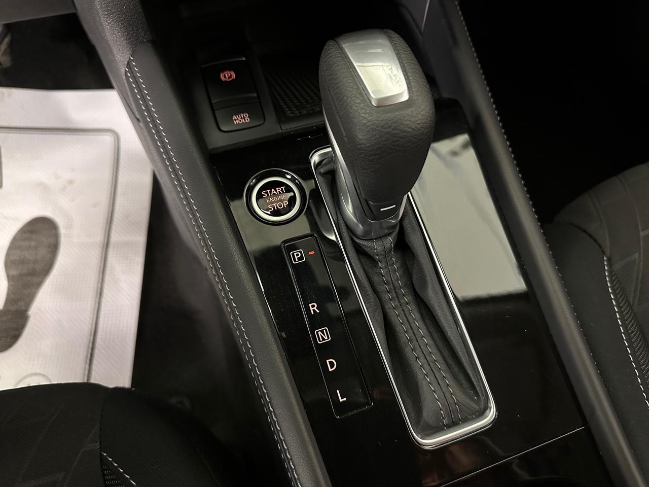 2024 Nissan Kicks SV/11KM/OFF 1 OWNER LEASE! Photo