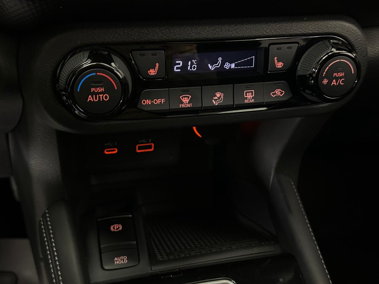 2024 Nissan Kicks SV/11KM/OFF 1 OWNER LEASE! Photo