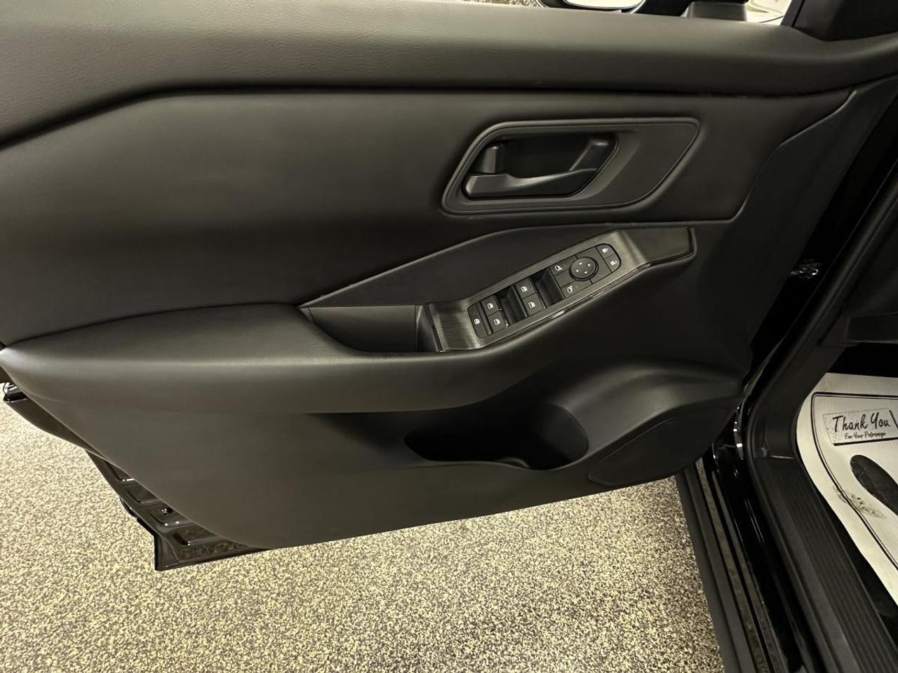 2024 Nissan Rogue AWD S - 17KM/OFF 1 OWNER NISSAN LEASE! Photo